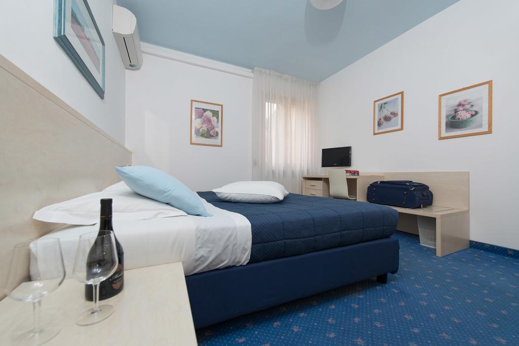 Hotel Erika Malcesine Rum bild