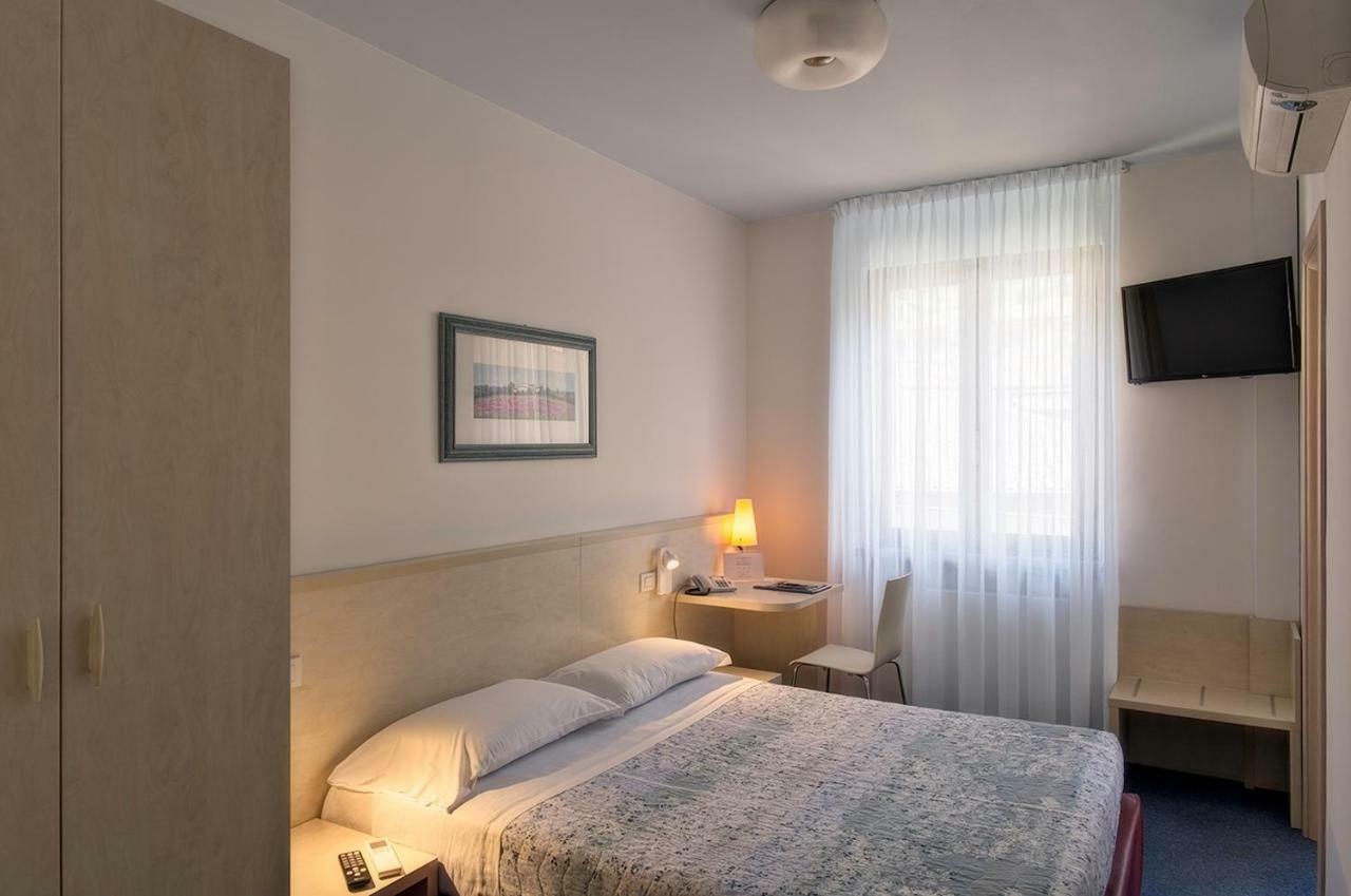 Hotel Erika Malcesine Exteriör bild